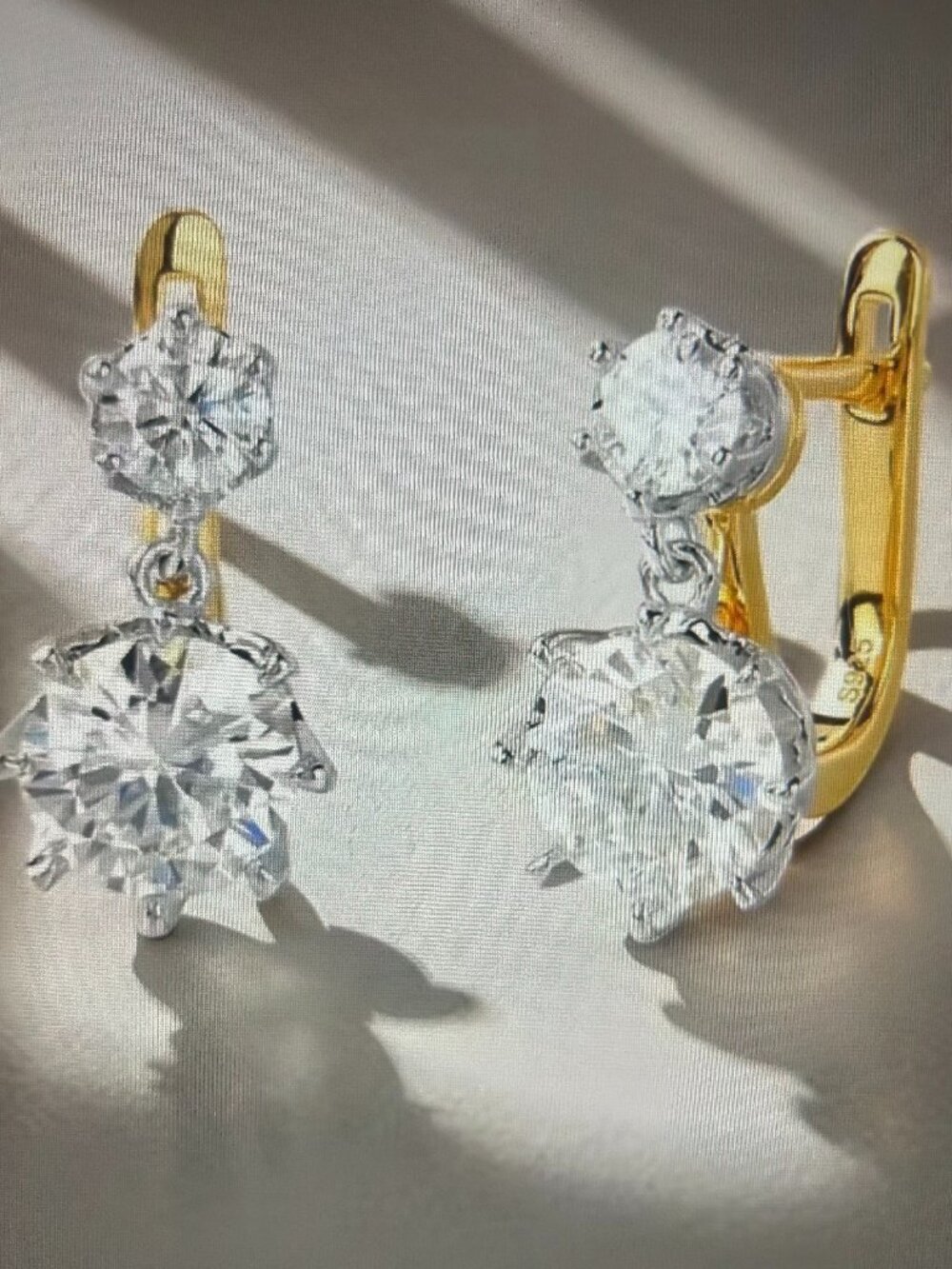 Beautiful! New Art Deco Elegant & Sexy Silver & Gold Plated Drop Earring ~ 0.5"